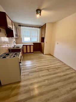 2-izb.byt Kalvária, balkón - 8.mája, vlastné kúrenie - 16