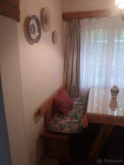 KOMPLETNE ZARIADENÁ CHATKA V NÁDHERNOM VIDIECKOM ŠTÝLE - 16
