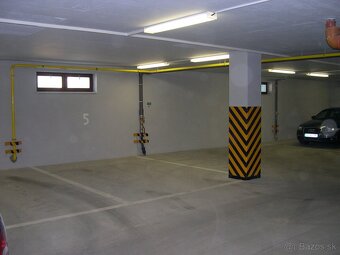 PONÚKAME NA DLHODOBÝ  PRENÁJOM 3-izbový byt s 80 m2 terasou - 16