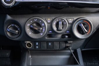 Toyota Hilux DC 2.4 I D-4D Active 4x4 A/T // AJ NA SPLÁTKY - 16