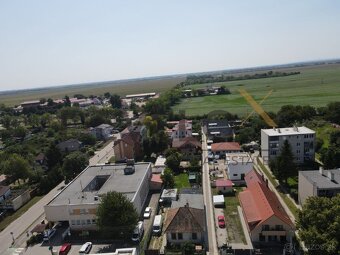 Pozemok s rodinným domom v centre Rusoviec - 16