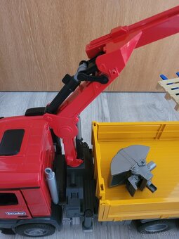 Bruder nakladne auto s rukou - 16