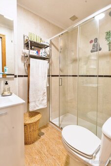 Ke koupi zařízený apartmán 3+kk o výměře 61 m² TORREVIEJA - 16