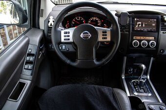 Nissan Pathfinder 3.0 V6 LE A/T - 16
