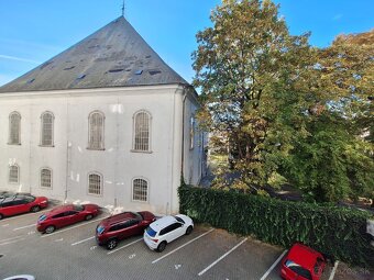 4izbový veľkometrážny staromestský tehlový byt s parkovaním - 16