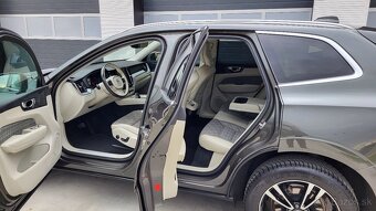 Volvo XC60 B5 2.0L Momentum Pro AWD A/T - 16