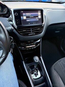 Peugeot 2008 1.2 PureTech Allure A/T - 16