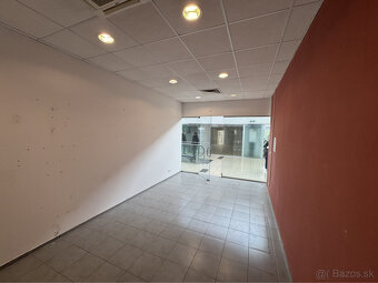 Prenájom obchodných priestorov od 24 m² v OD Saratov II v me - 16