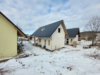 Moderná rekreačná novostavba vo vidieckom štýle - 16