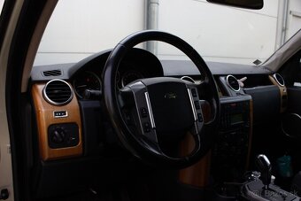 Land Rover Discovery   HSE + Convenience Pack - 16