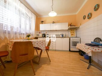 Rodinný dom s krásnym veľkým pozemkom ( stavebným) - Nové Sa - 16