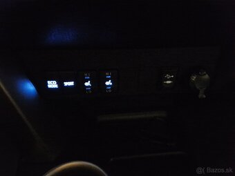 Toyota Rav4 2,0 111kW CVT Automat 4x4 AWD Style Koža - 16
