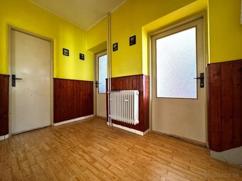 NA PREDAJ - Priestranný 5-izbový rodinný dom Ľubeľa - 16