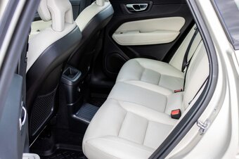 Volvo XC60 2.0 T8 Momentum AWD - 16