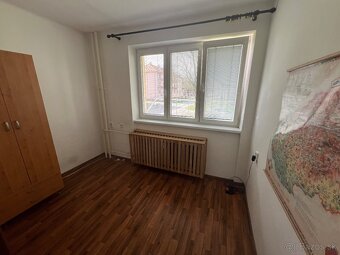 Na predaj 3 izbový byt v Brezne 71m2,centrum,park, - 16