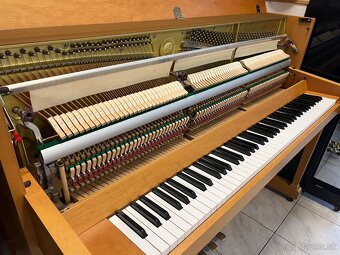 Anglická Yamaha P110N v záruce, včetně klavírní židle. - 16