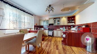 Dva domy za cenu jedného na pozemku o rozlohe 557 m2 s garáž - 16