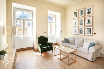 Zabehnutý apartmán - byt v centre mesta Banská Štiavnica - 16