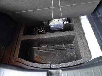 Honda Jazz, 1.2 i-VTEC 66kW 1x majitel servis jen Honda - 16