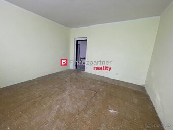 Na predaj 3-izbový dvojdom s veľkým pozemkom v centre obce Č - 16
