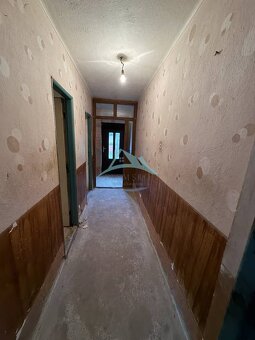 NA PREDAJ: Priestranný poschodový rodinný dom Obec Vinica, o - 16