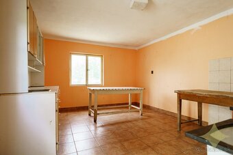 Exkluzívne na predaj gazdovský rodinný dom s pozemkom o rozl - 16