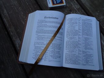 Predám vreckovú BIBLIU viazanú v umelej koži - 16