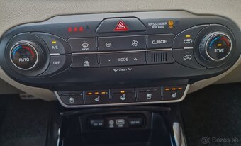 Kia Sorento 2.2 CRDi VGT 4WD PLATINUM AT6 SR 1majiteľ - 16