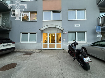 Prenájom 1 izbového bytu s vlastným parkovaním na sídlisku F - 16