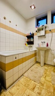 Poschodový dom na predaj s garážou, Trhová Hradská - 16