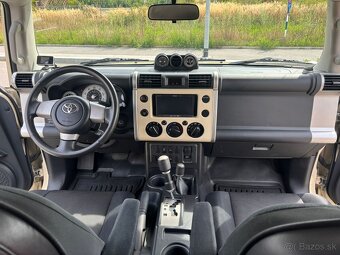 Toyota FJ Cruiser bez koroze, skvělý originální stav - 16