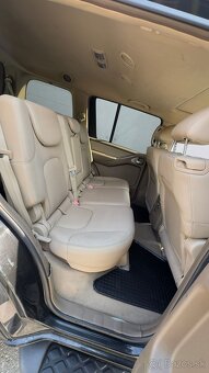 Nissan Pathfinder 2.5 dCI Automat 7-miestny - 16
