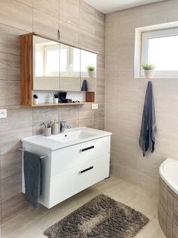 Útulný 3-izbový rodinný dom s krásnou záhradou - Rovinka - 16