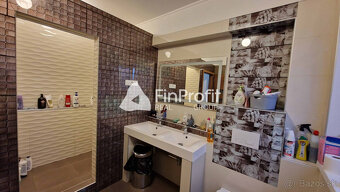 Na predaj veľký polyfunkčný obchodný priestor s rodinným dom - 16