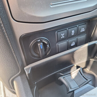 Toyota Land Cruiser 2.8 D-4D  Trend A/T 4x4 - AJ NA SPLATKY - 16