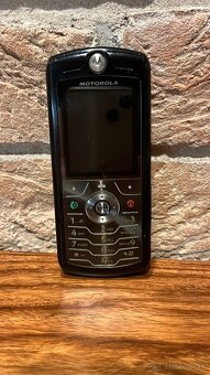 Motorola legendárne mobily RAZR V3/SLVR L7e/KRZR K1 - 16