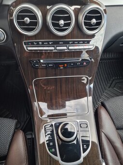 Mercedes-Benz GLC Kupé 250 4Matic AT9 155KW SR 1majiteľ Top - 16