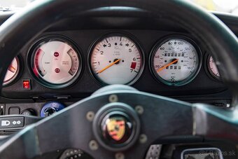 Porsche 911 Carrera 3.2 - 16