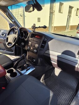 Mitsubishi Pajero - 16