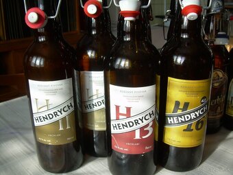 láhve 0,5l a 1lt s uzávěrem, plucky (placatky) 0,2l - 16