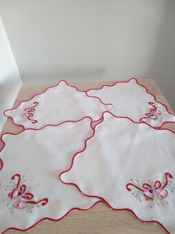 Ručne vyšívané obrusy - 16