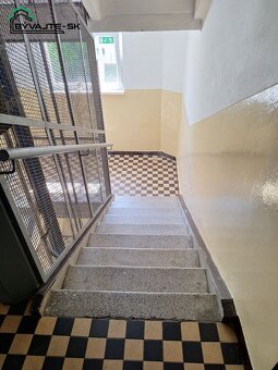 REZERVOVANÝ Útulny 2-izbový byt na Starom sídlisku v Prievi - 16