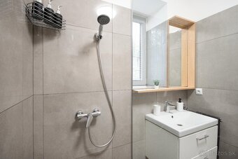 2i byt: novostavba na Kolibe 58 m2 a 48m2 terasa: od 18.júna - 16