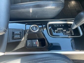 Mitsubishi Outlander 4x4 benzin automat SK 7 miest 2019 - 16