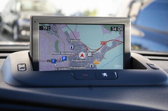 Peugeot 5008 2.0 HDi 110 kW – panoramatická strecha - 16