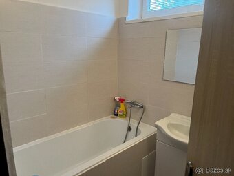 🛋️Komfortný trojizbový byt v oplotenom dome – blízko centra - 16