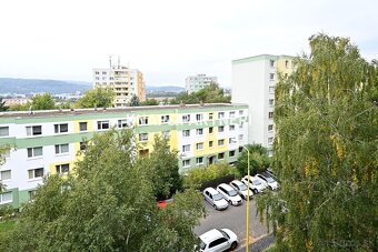 Priestranný 4-izbový byt v tichej lokalite plnej zelene - 16