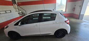 Toyota Yaris Hybrid 1.5 - 16