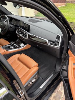 BMW X5 45e 2021, Sky Lounge, Laser, Massage, 4 zón. kl. - 16