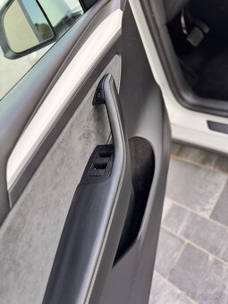 Tesla Model Y Long Range - 16